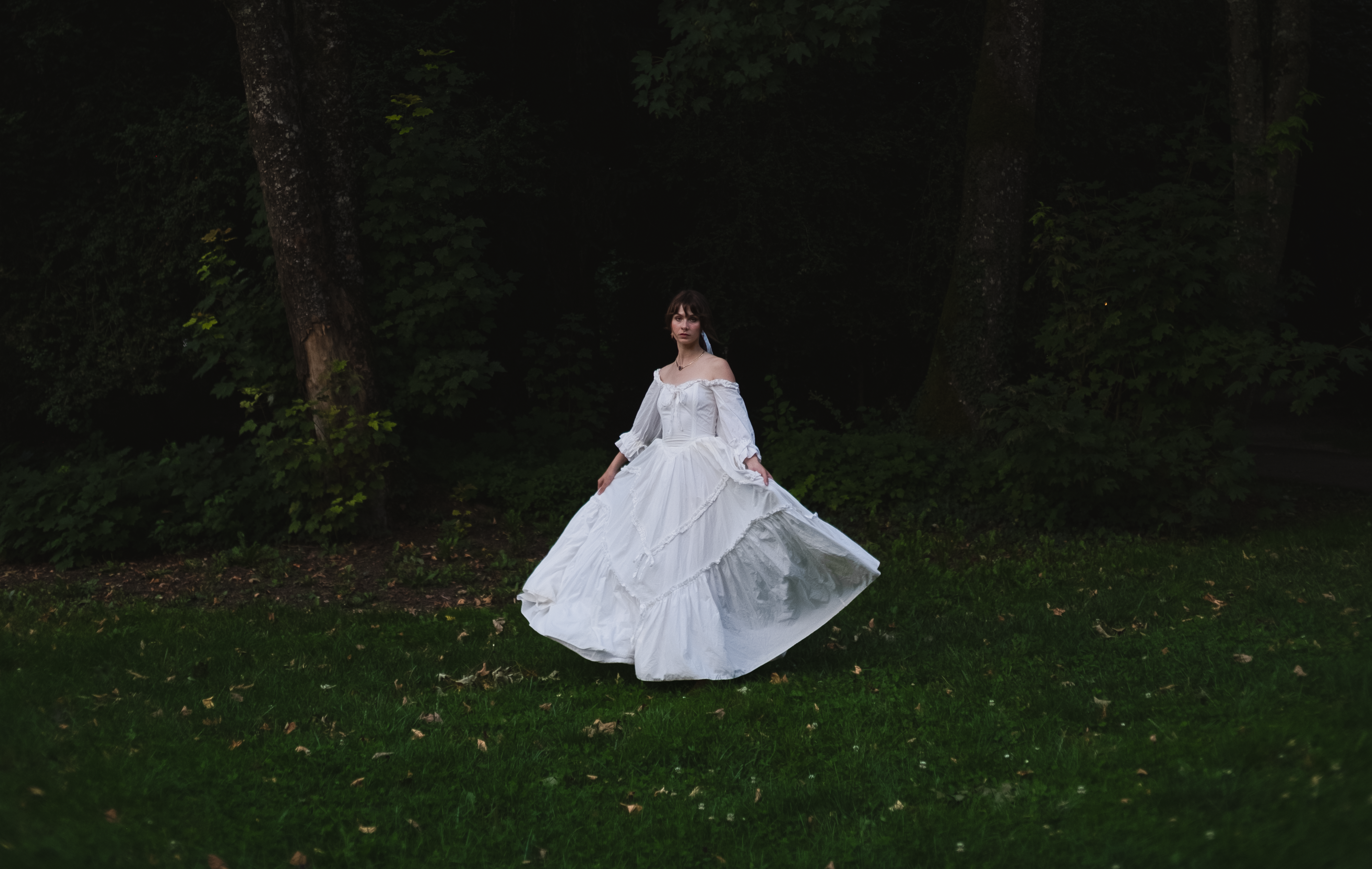 fashion editorial vintage wedding dress of laura ashley france boullion nature srdv photography